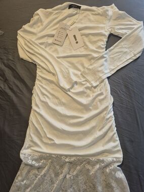 Zesica White Long Sleeve Ruched Maxi Dress with Lace Hem